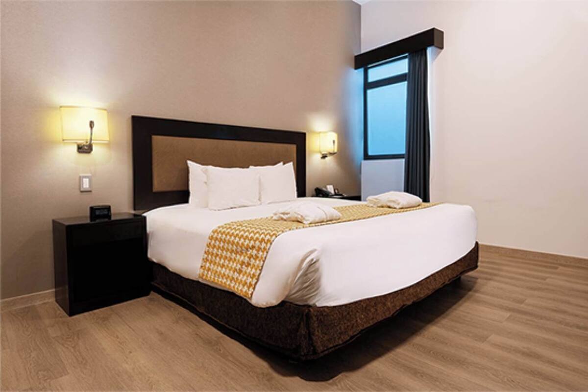 Suíte executiva, 1 cama King | Roupas de cama premium, frigobar, cofres nos quartos, escrivaninha