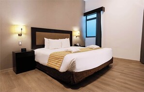 Phòng Suite Executive, 1 giường cỡ king | Bộ đồ giường cao cấp, minibar, két bảo mật tại phòng, bàn 