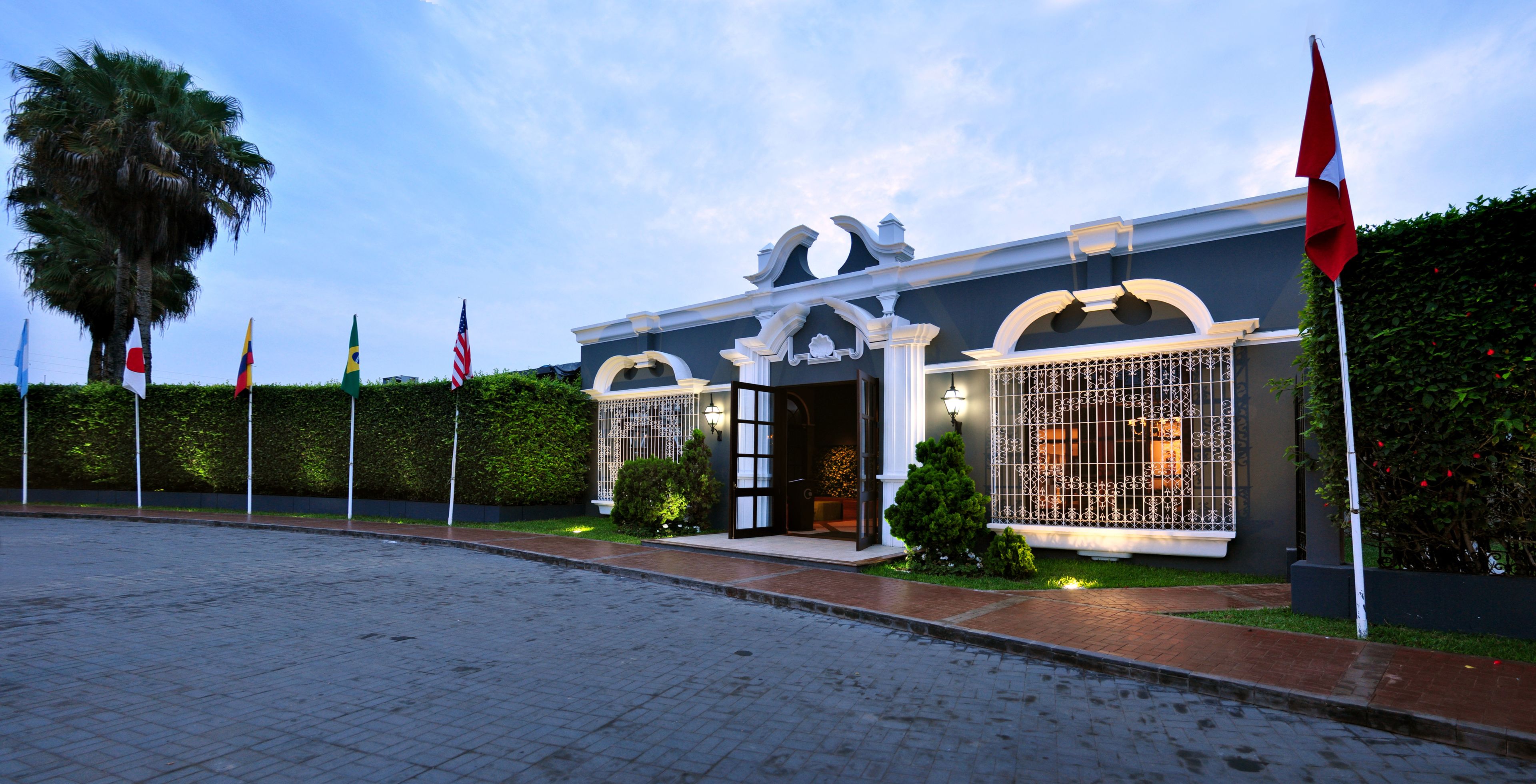 Vista frontal de la propiedad