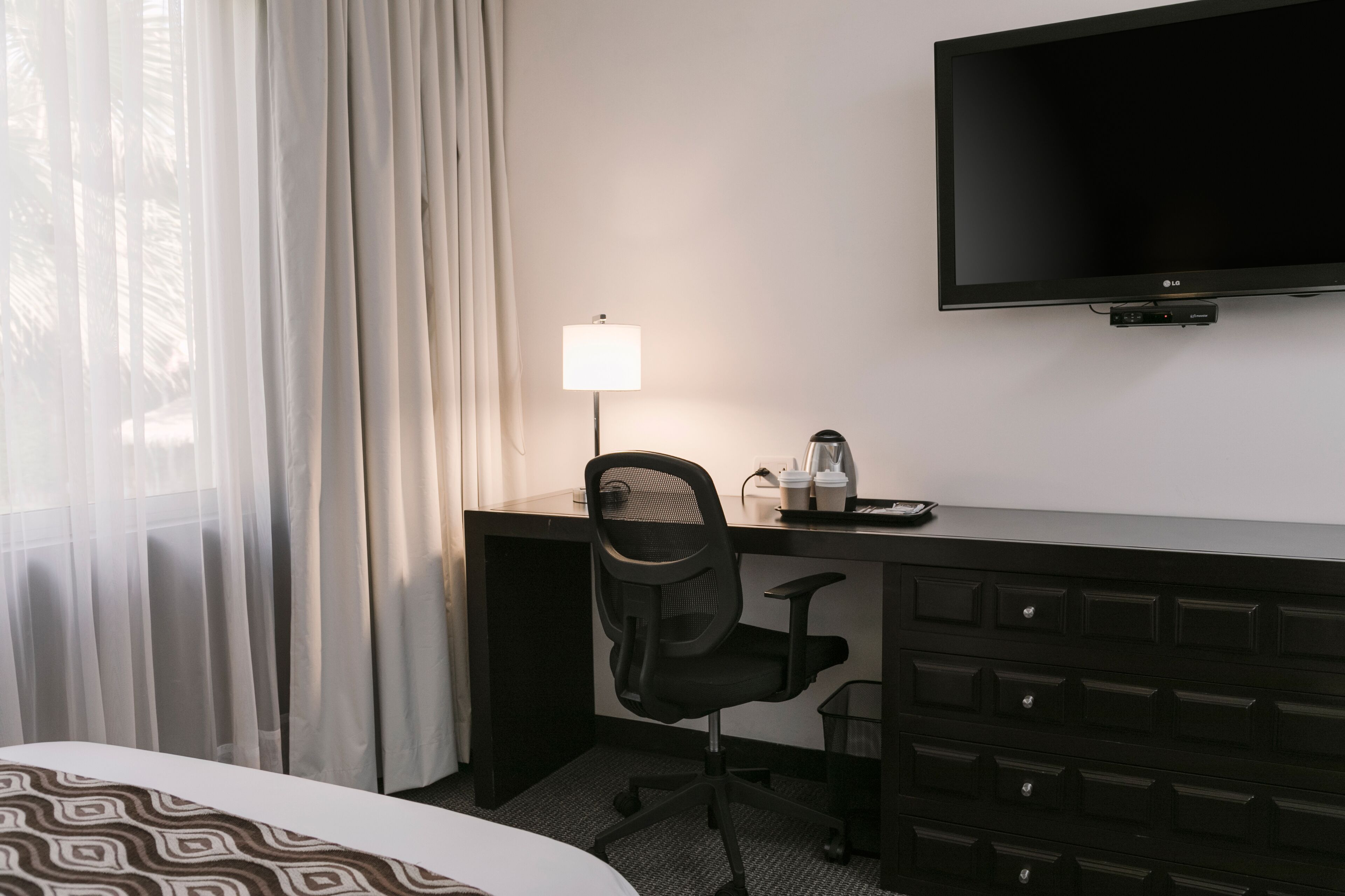 room, 1 king bed, non smoking | premium bedding, minibar, in-room safe, desk