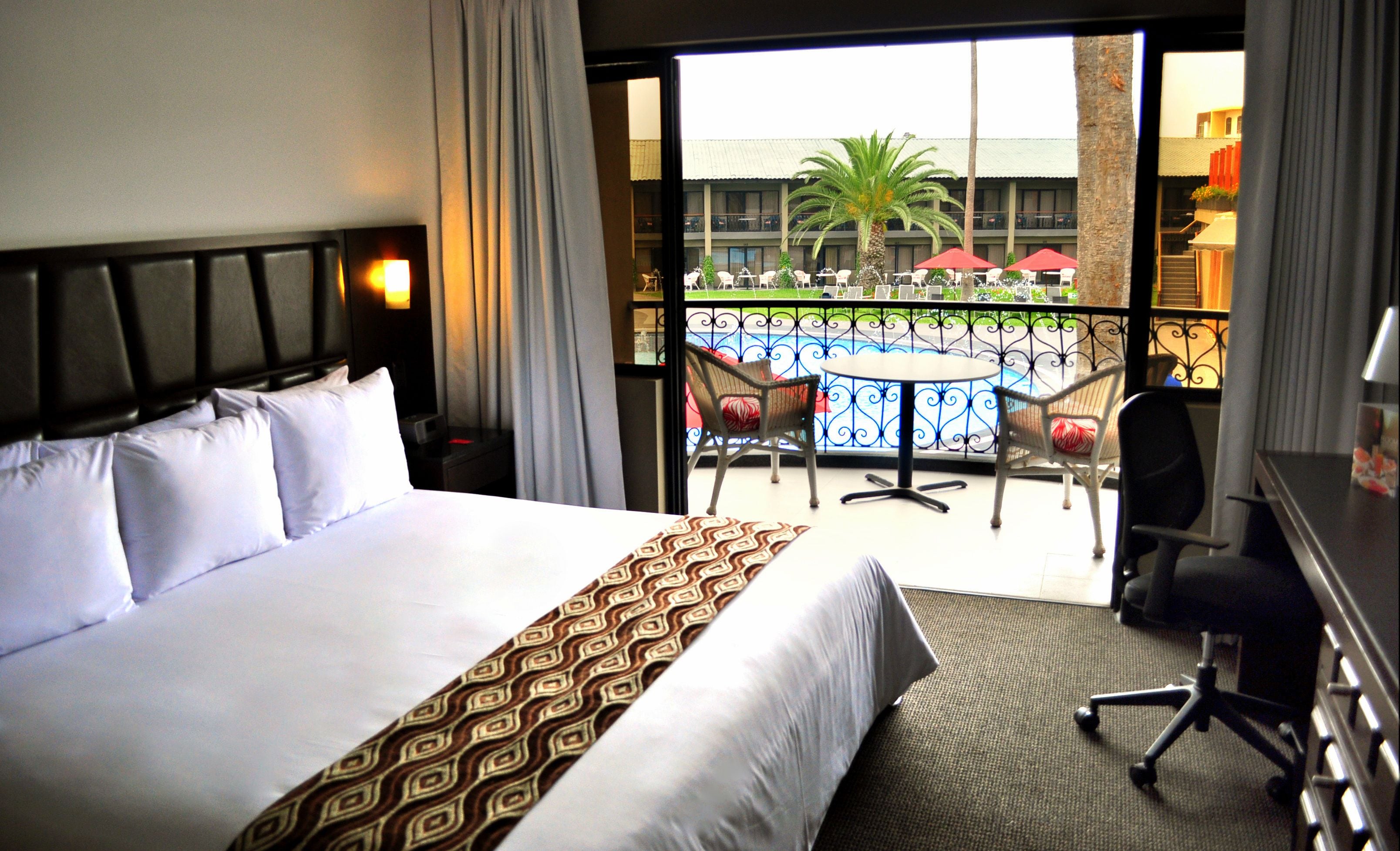 room, 1 king bed, non smoking, pool view | premium bedding, minibar, in-room safe, desk