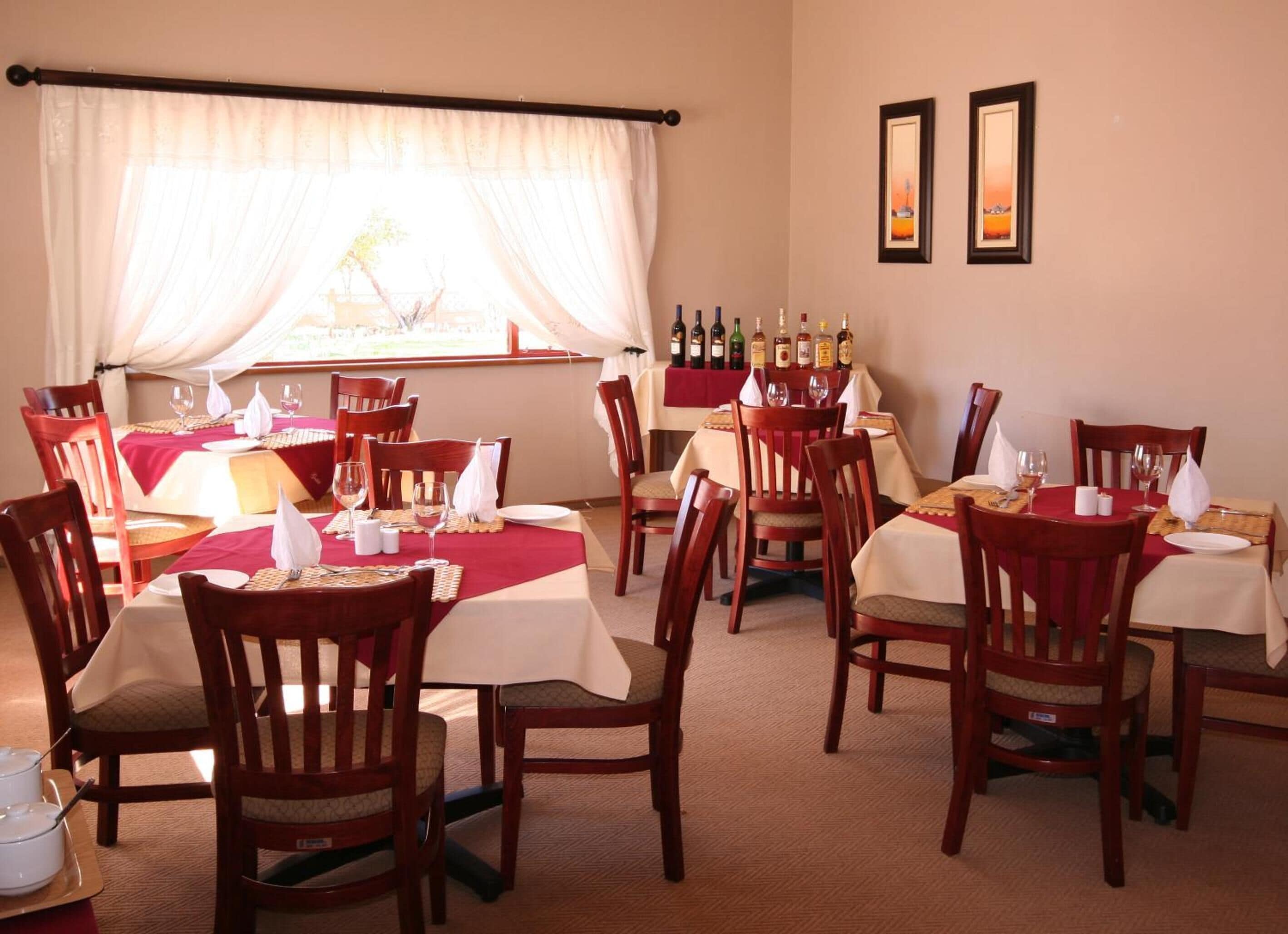 Serveert ontbijt en diner, buitendiner 