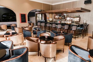 Serverer middag og brunsj