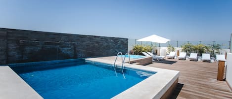 Outdoor pool, open 10:00 AM to 6:00 PM, pool umbrellas, pool loungers