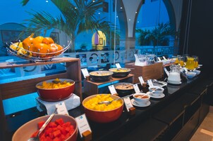 Free daily buffet breakfast