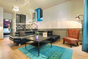 Executive suite | Luxe beddengoed, een kluis op de kamer, een bureau