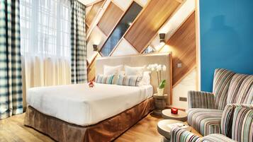 Junior Suite | Premium bedding, in-room safe, desk, blackout curtains
