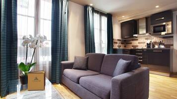 Familie suite | Luxe beddengoed, een kluis op de kamer, een bureau