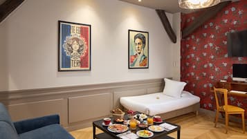 Executive Suite | Premium bedding, in-room safe, desk, blackout drapes