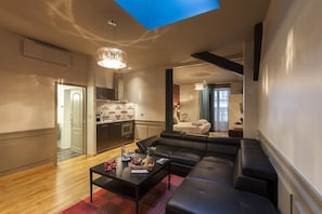 81-cm LCD TV with satellite channels, TV