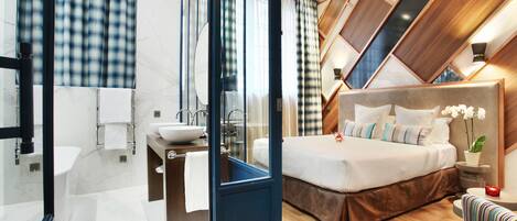 Junior Suite | Premium bedding, in-room safe, desk, blackout drapes