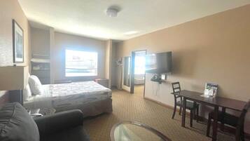 Family Suite | 1 bedroom, premium bedding, pillowtop beds, desk