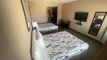 Ropa de cama de alta calidad, colchones Tempur-Pedic y escritorio