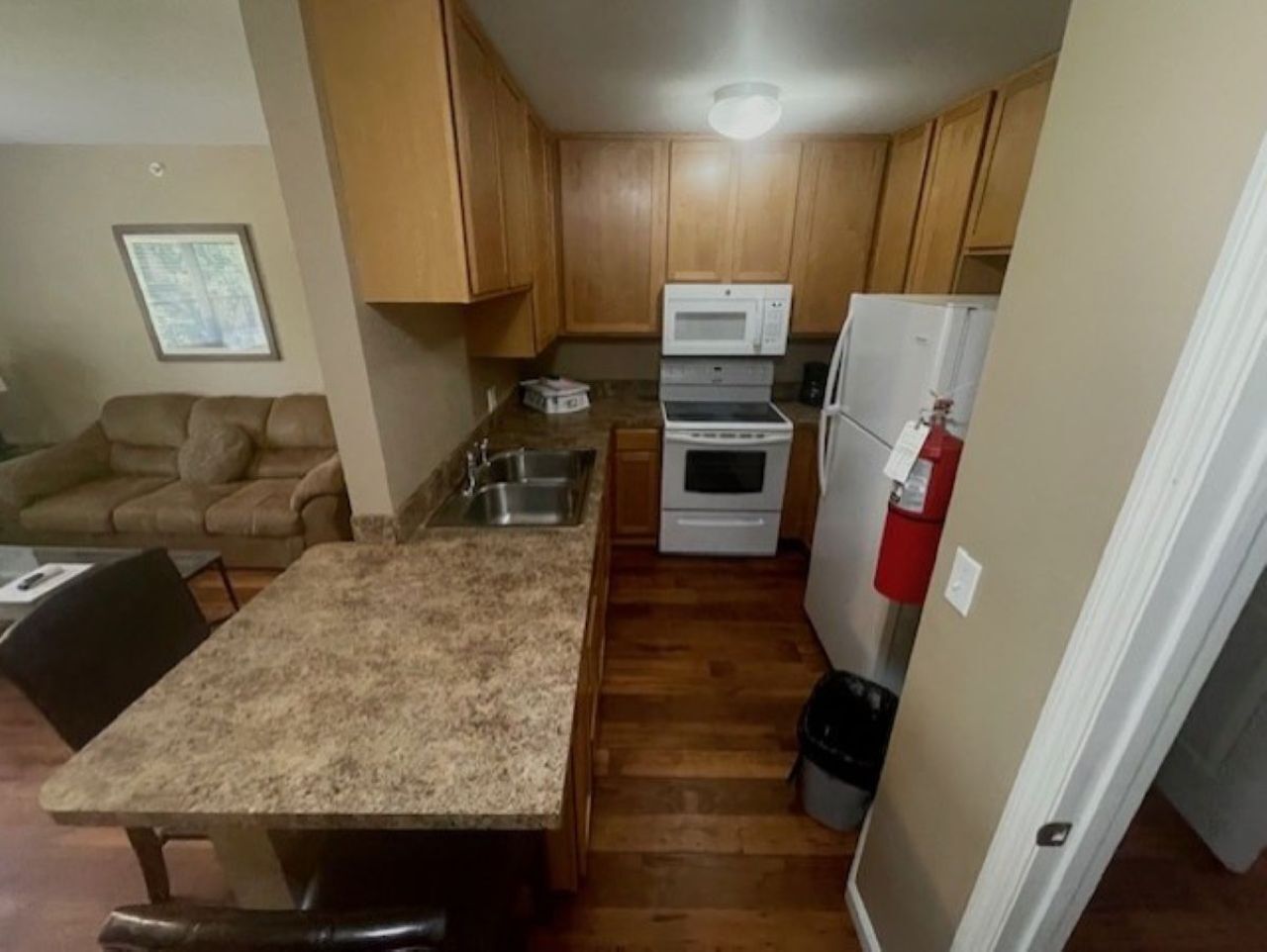studio suite | private kitchen | fridge, microwave, oven, stovetop