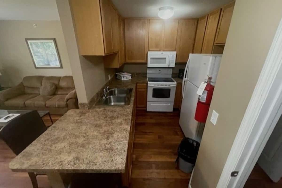 studio suite | private kitchen | fridge, microwave, oven, stovetop