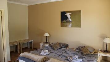 Chambre avec lits jumeaux | Couette en duvet d'oie, bureau, Wi-Fi, draps fournis