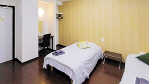 A hotel room with a bed, a desk, and a chair. - Hotel Chuo Oasis (Osaka)
