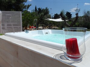 Outdoor spa tub - B&B Santa Venardia (Gallipoli)