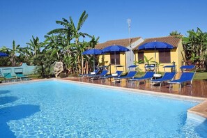 Outdoor pool, pool loungers