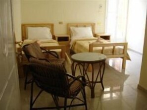 Chambre Double Standard | Draps en coton égyptien, literie de qualité supérieure, bureau