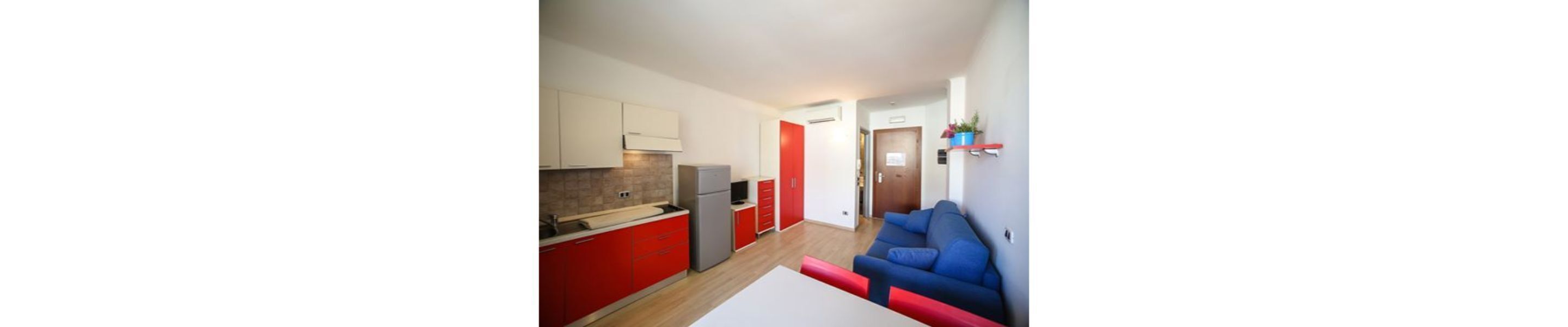 Familienstudio, Kochnische, Stadtblick | Schallisolierte Zimmer, kostenloses WLAN