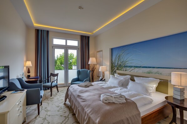 Hypo-allergenic bedding, in-room safe, blackout curtains, free WiFi