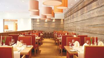 2 restaurants, breakfast, lunch, dinner served; international cuisine