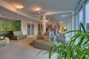 Couples treatment rooms, sauna, steam room, body treatments