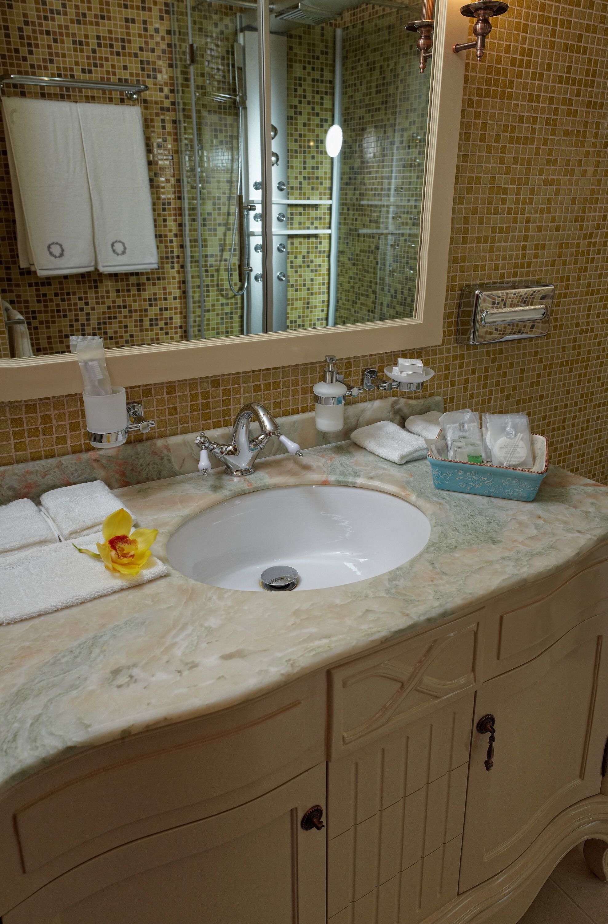 シャワー、レインフォールシャワー、バスアメニティ (無料)、ヘアドライヤー