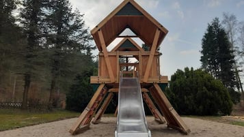 Children’s play area – outdoor