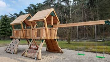 Área de juegos infantiles al aire libre