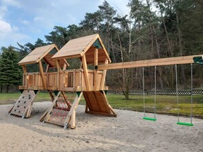 Children's play area - outdoor - Hotel Mukran (Sassnitz)