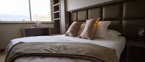 Ropa de cama de alta calidad, escritorio, sistema de insonorización