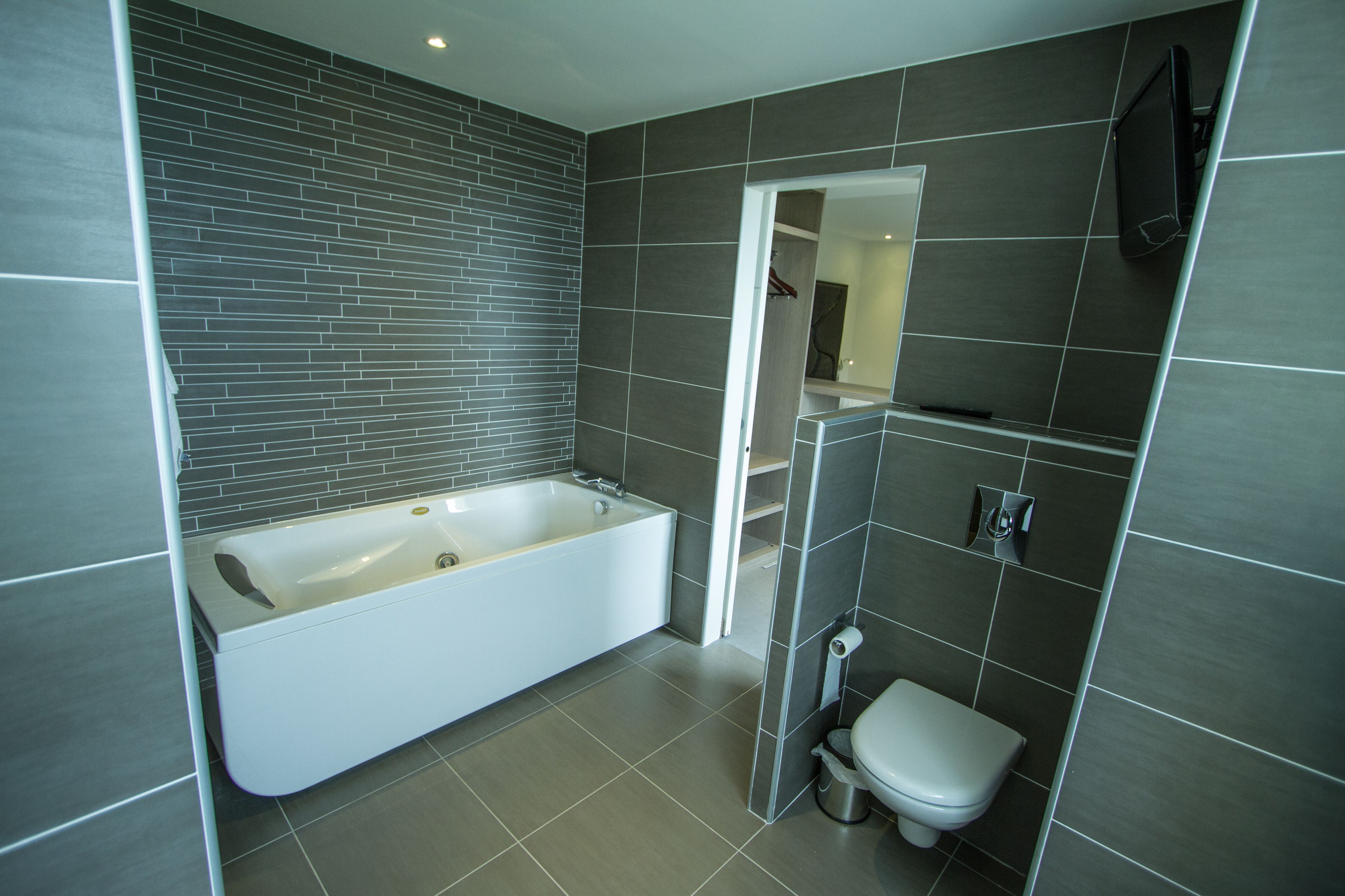 exclusive double room, jetted tub, sea view | bathroom | shower, free toiletries, hair dryer, towels