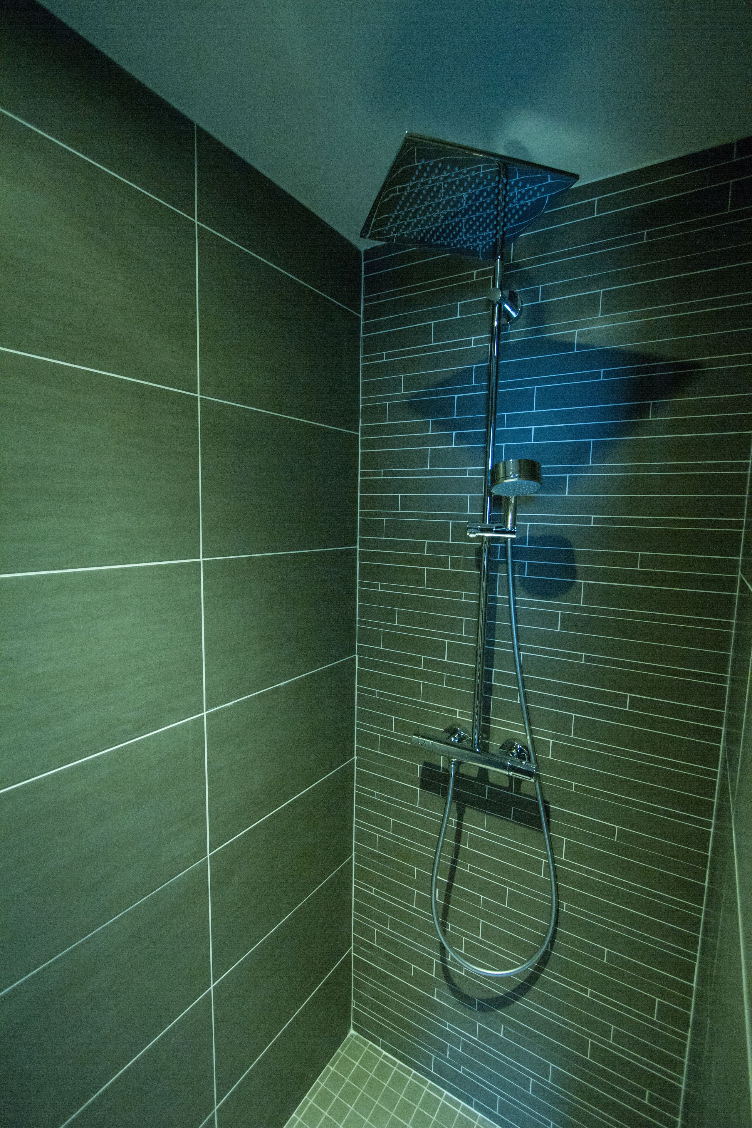 exclusive double room, jetted tub, sea view | bathroom | shower, free toiletries, hair dryer, towels