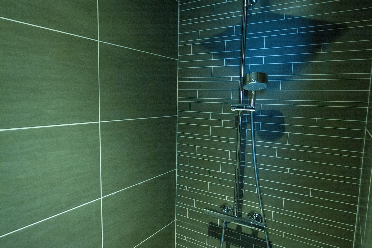 exclusive double room, jetted tub, sea view | bathroom | shower, free toiletries, hair dryer, towels