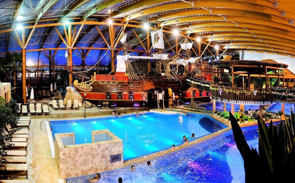 14 outdoor pools, sun loungers