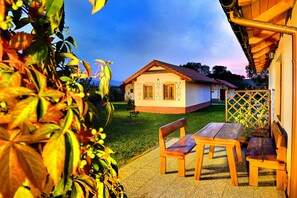 Bungalow ( B3+1) | Una cassaforte in camera, una scrivania, Wi-Fi gratuito, lenzuola