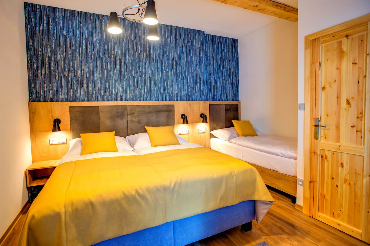 Apartment Deluxe | In-room safe, desk, WiFi (free), bed sheets