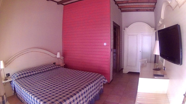 Minibar, in-room safe, desk, blackout curtains - Motel 7 Laghi (Castelletto di Branduzzo)