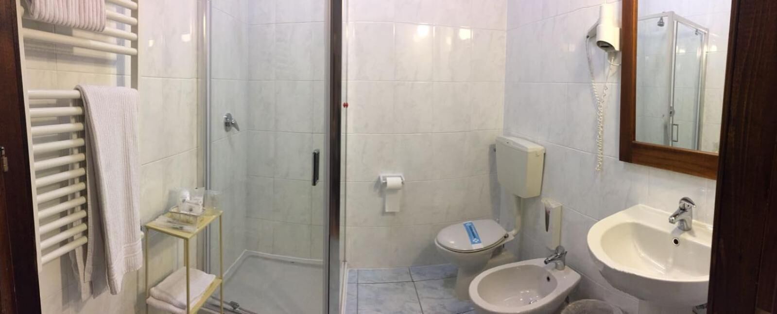 shower, rainfall showerhead, free toiletries, hair dryer