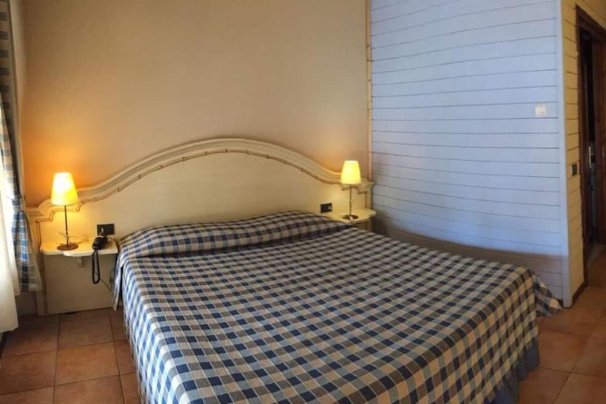 minibar, in-room safe, desk, blackout curtains