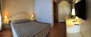 Minibar, in-room safe, desk, blackout curtains - Motel 7 Laghi (Castelletto di Branduzzo)