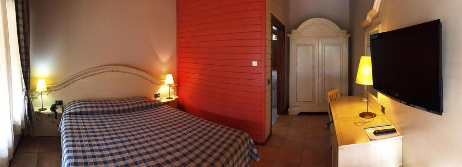 minibar, in-room safe, desk, blackout curtains