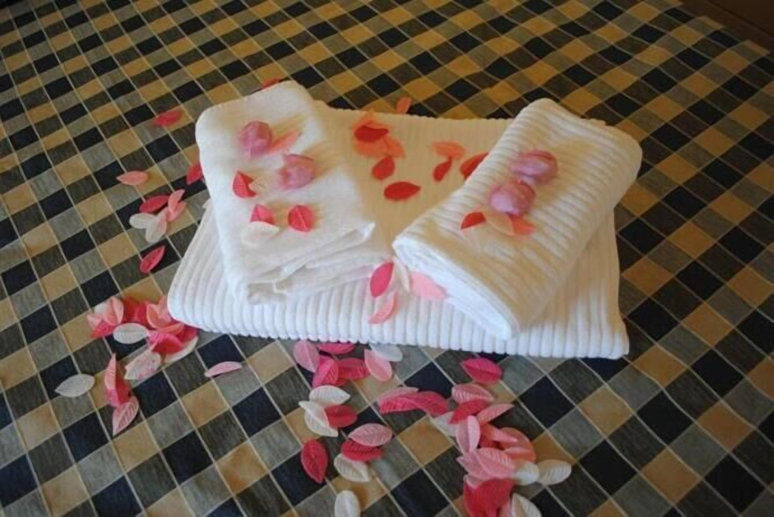 shower, rainfall showerhead, free toiletries, hair dryer