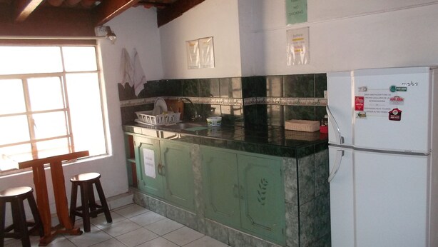 Private kitchen - Incalife - Hostel (Lima)