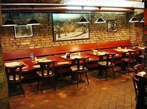 Breakfast, lunch and dinner served - Hotel Clochard (Chomutov)