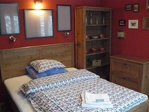 Colchones Tempur-Pedic, minibar y caja de seguridad en la habitación 