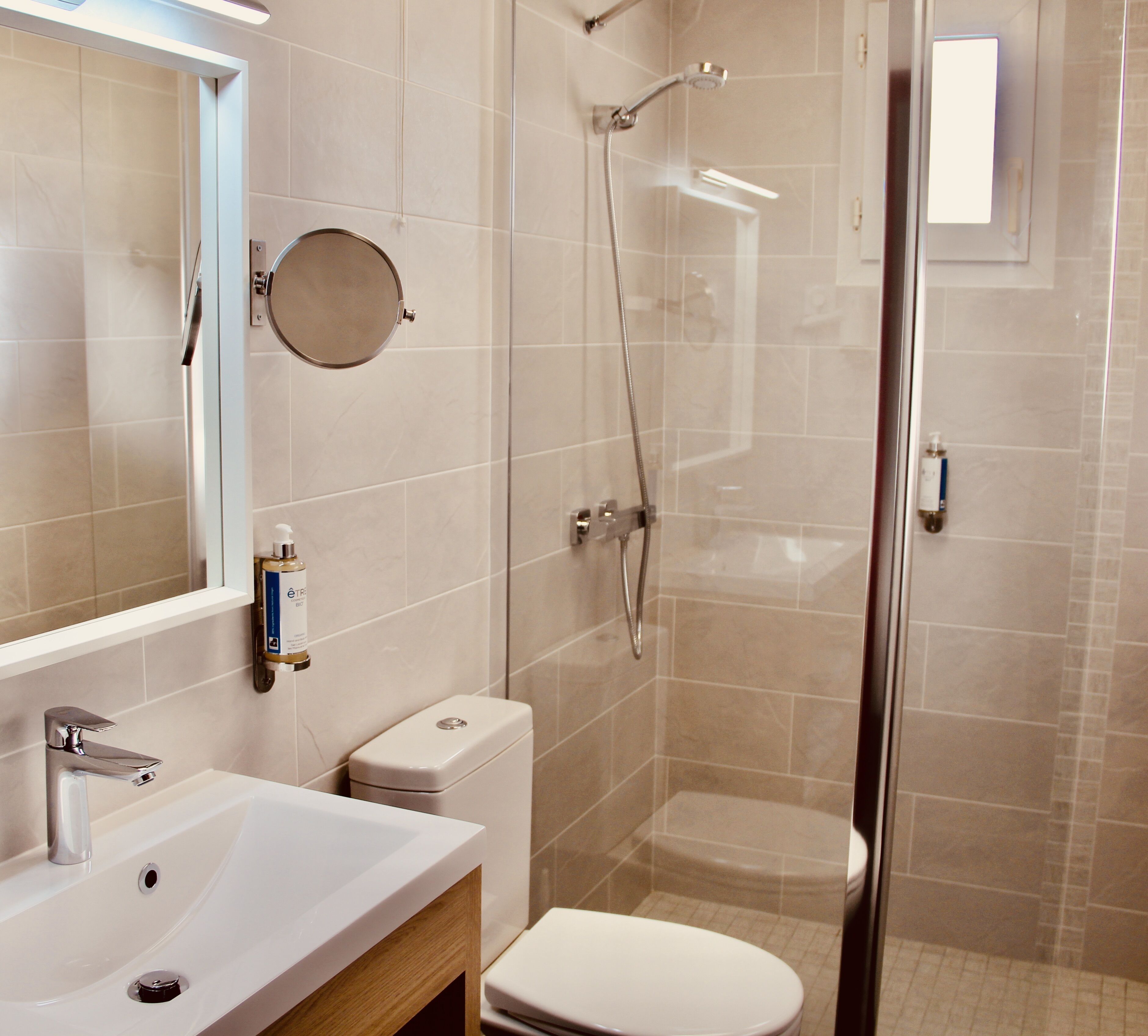 free toiletries, hair dryer