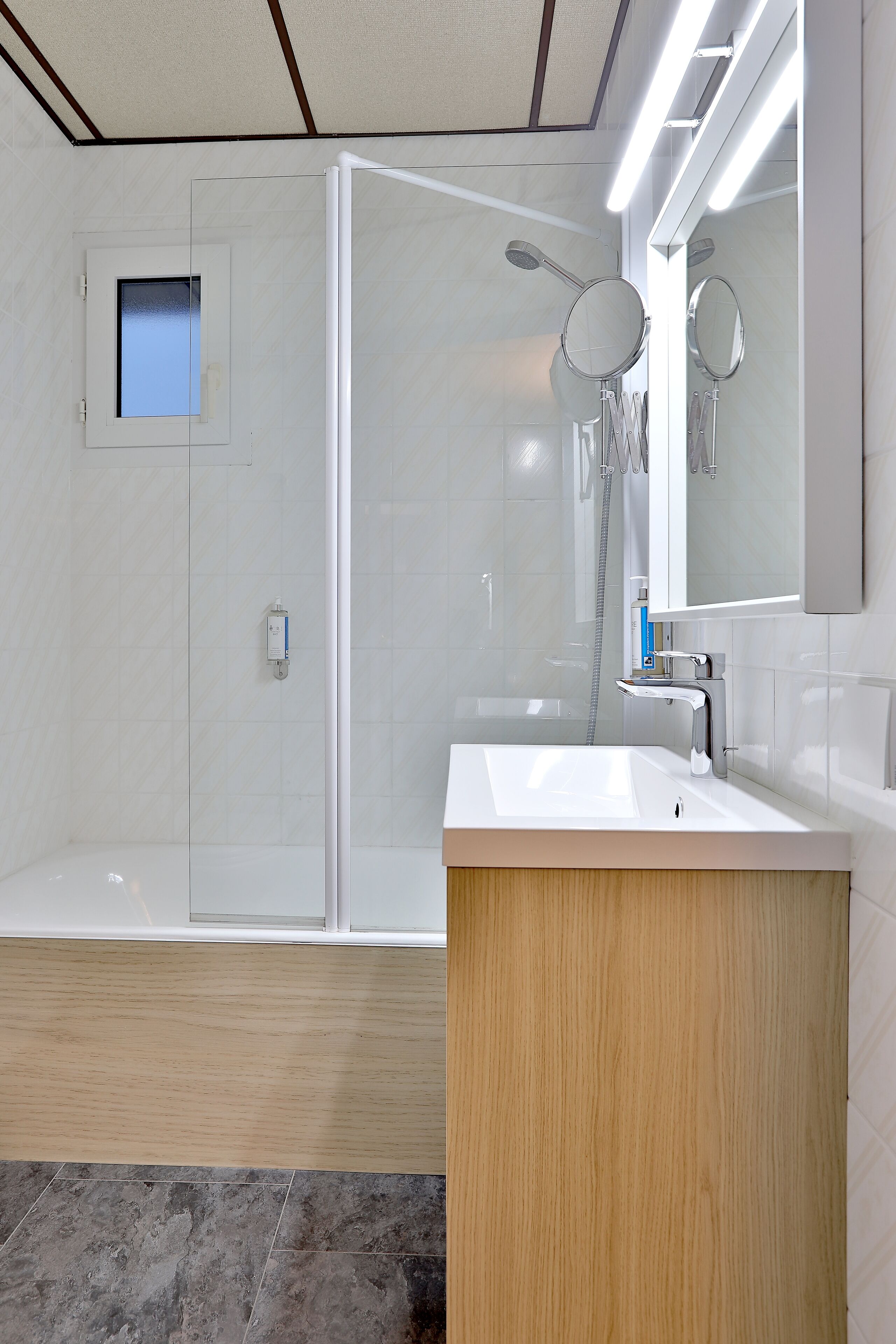 free toiletries, hair dryer